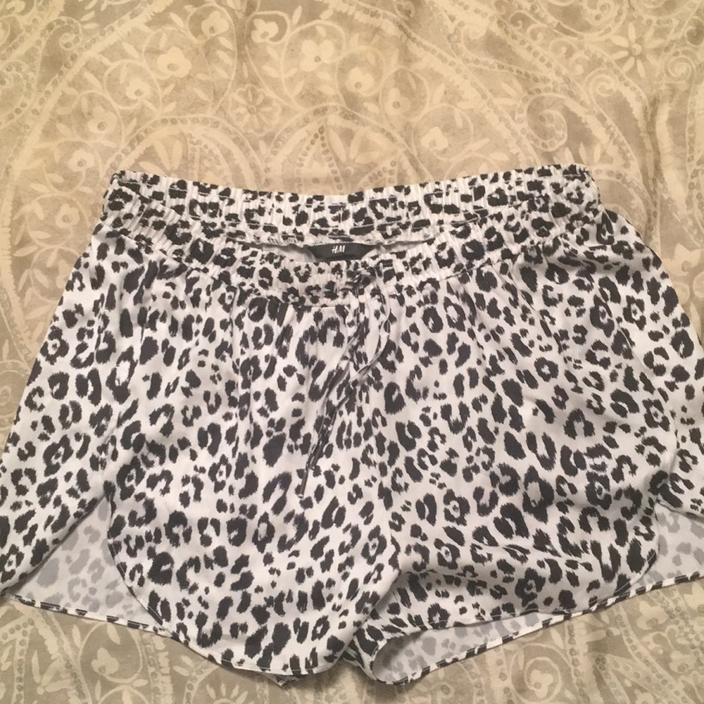H&M draw string leopard print shorts